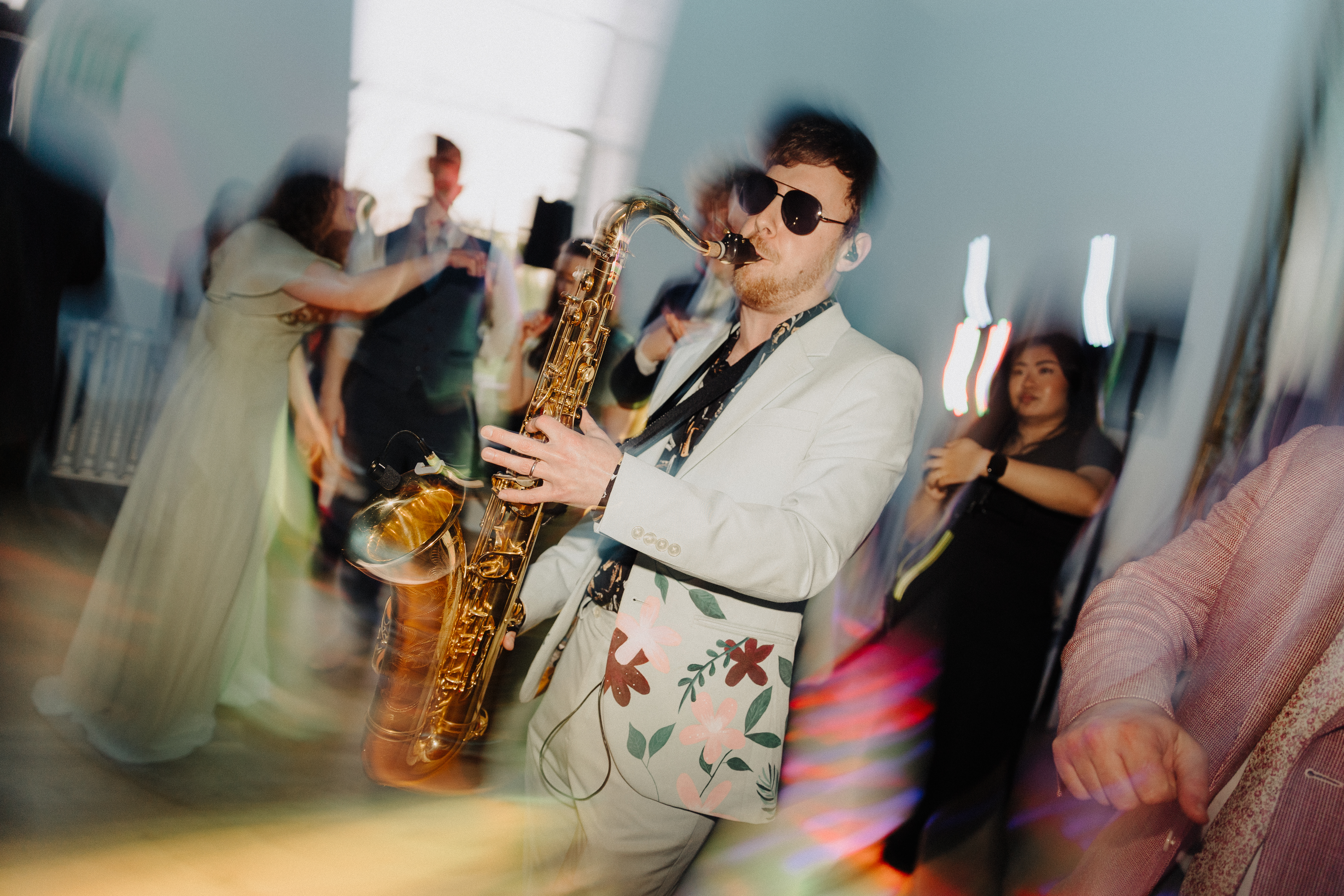 Sax on the dancefloor!